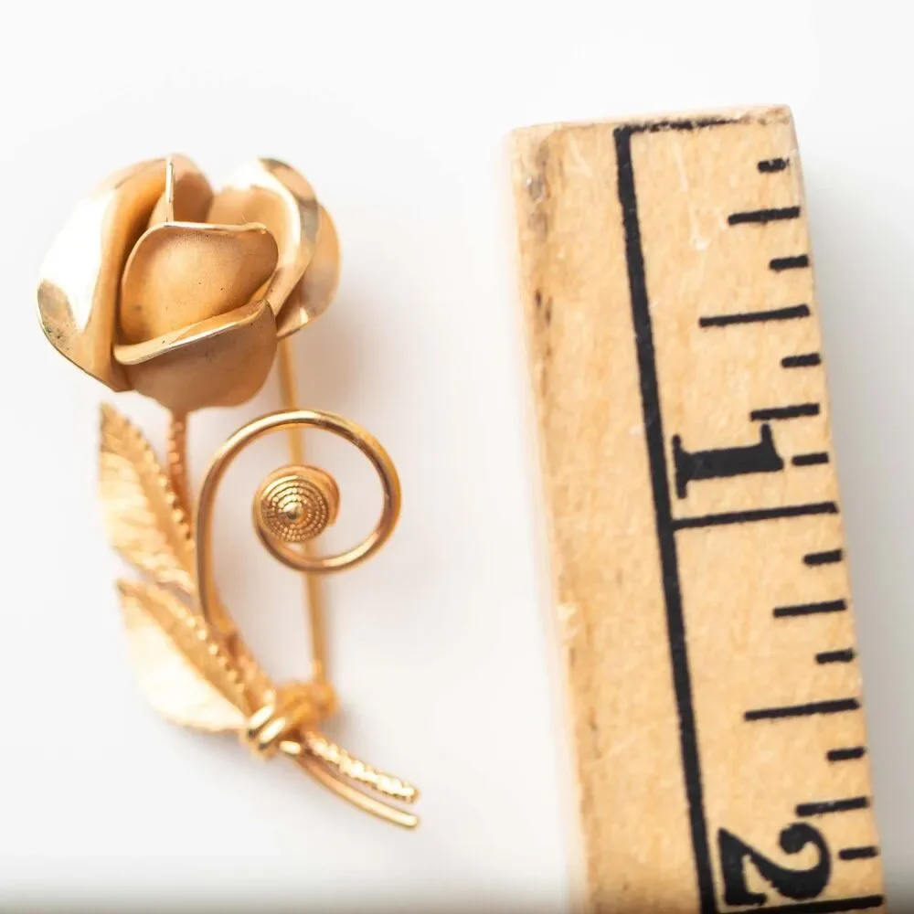 Vintage Gold Tone Dimensional Rose Flower Brooch Pin Spiral Stem Leaves Floral